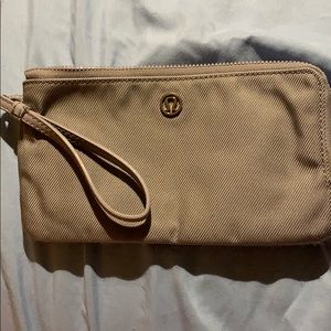 Lulu wristlet / wallet